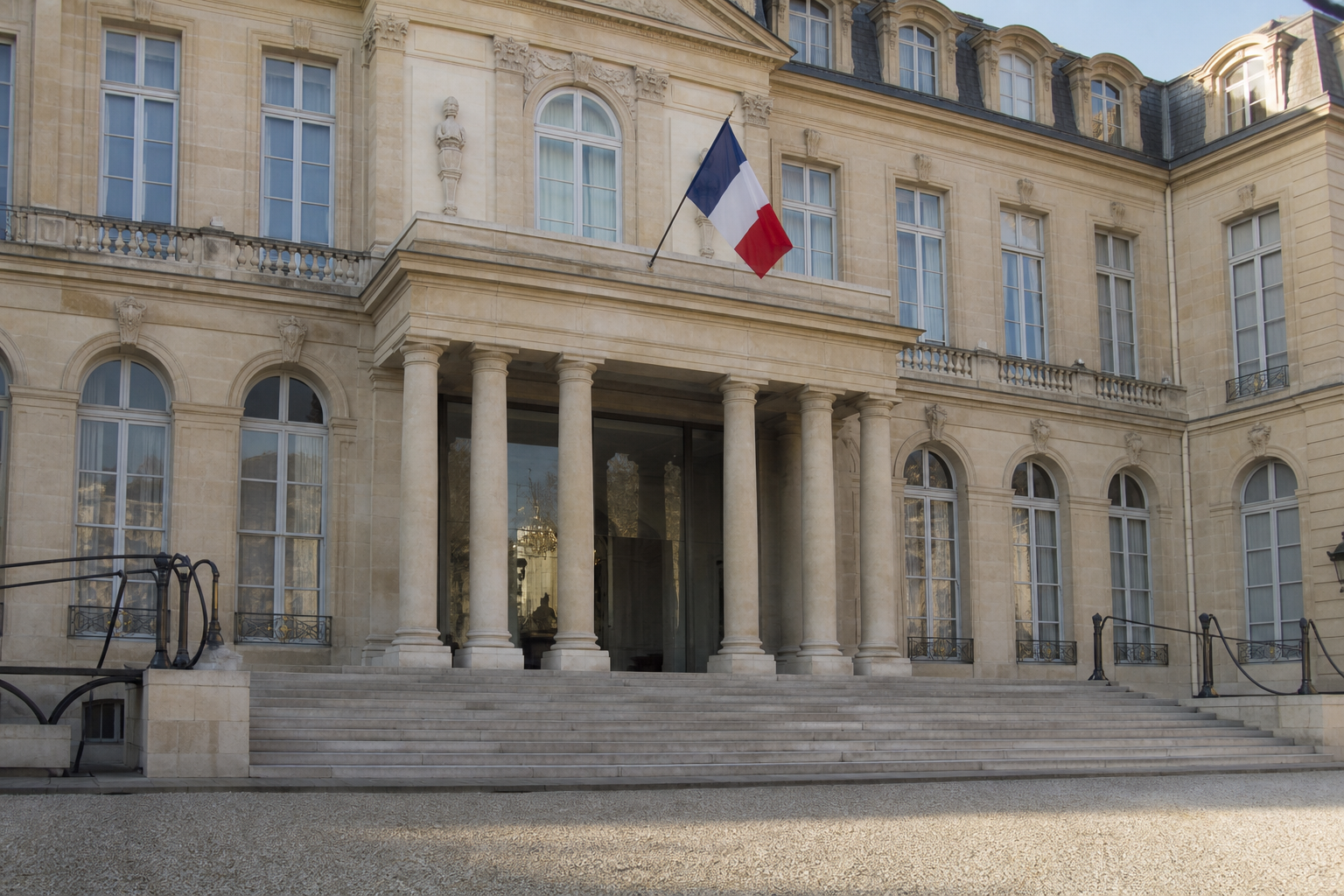 Après Sarcelles et Les Deux Alpes, l&rsquo;exécutif et le parquet répondent